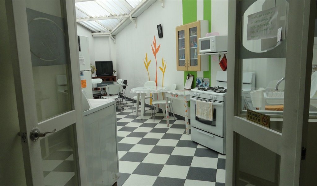 Habitacion en arriendo en Carrera 17, Teusaquillo - Habitaciones para damas y caballeros profesionales meses, dias | CompartoApto - Image 7