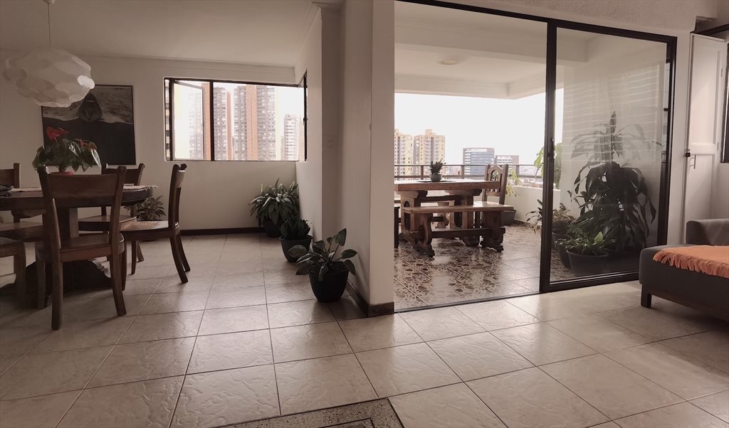 Habitacion en arriendo en Carrera 41, Castropol - Habitación con baño privado en Poblado | CompartoApto - Image 5