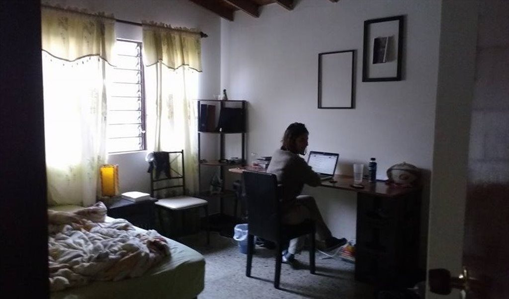 Habitacion en arriendo en Calle 45d, El Velódromo - Laureles- Estadio | CompartoApto - Image 2