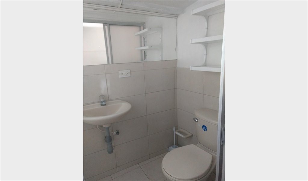 Habitacion en arriendo en Transversal 3, Chapinero - Arriendo  aparta estudio, amoblado  muy bien ubicado  con todos los servicios | CompartoApto - Image 4