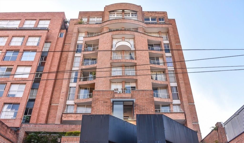 Habitacion en arriendo en Carrera 43C, Medellín - Apartaestudio Amoblado | CompartoApto - Image 3