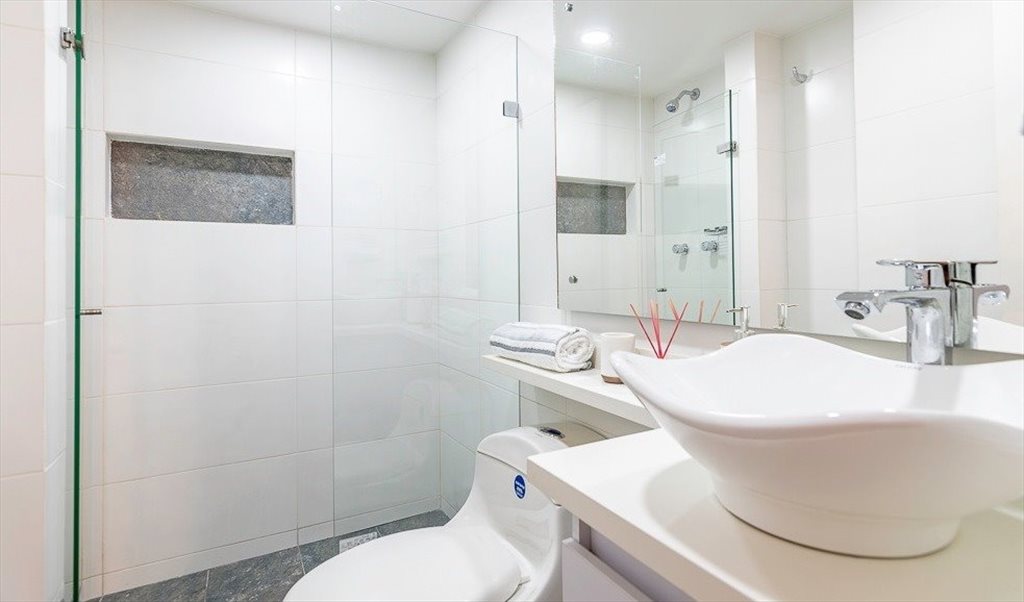 Habitacion en arriendo en Carrera 43C, Medellín - Apartaestudio Amoblado | CompartoApto - Image 4