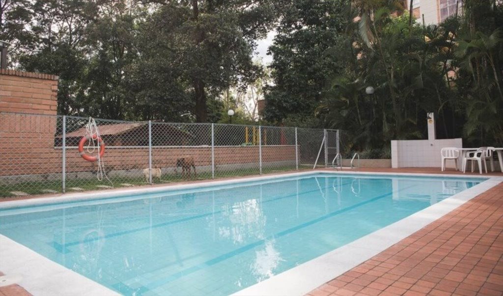 Habitacion en arriendo en Calle 12 Sur, Medellín - Amazing apartment in El Poblado ( pool) | CompartoApto - Image 6