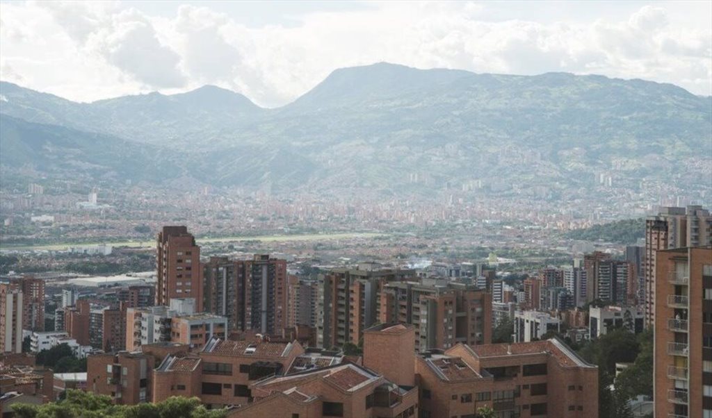 Habitacion en arriendo en Calle 12 Sur, Medellín - Amazing apartment in El Poblado ( pool) | CompartoApto - Image 7