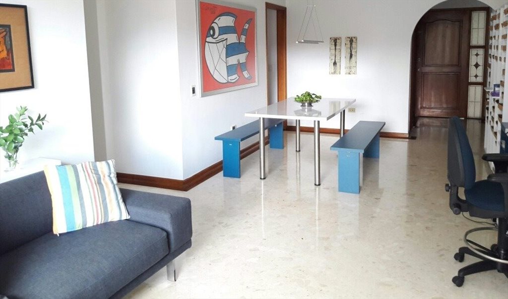 Habitacion en arriendo en Calle 15, Castropol - Habitación iluminada con balcon y baño compartido | CompartoApto - Image 2