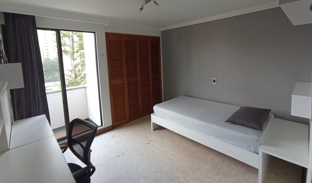 Habitacion en arriendo en Calle 15, Castropol - Habitación iluminada con balcon y baño compartido | CompartoApto - Image 4