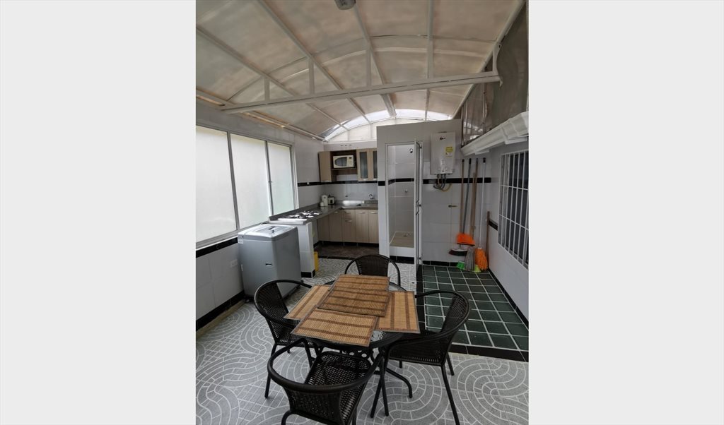 Habitacion en arriendo en UN Medellín, Medellín - Habitación amoblada para caballero solo con parqueadero para moto o carro WIFI 900 | CompartoApto - Image 4