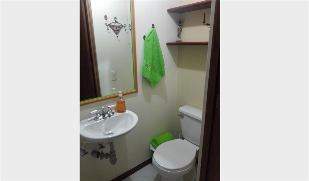 Habitacion en arriendo en Diagonal 47A, Santa María de los Ángeles - Habitación Cómoda Poblado | CompartoApto - Image 4