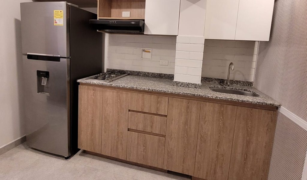 Habitacion en arriendo en Calle 44, Bolivariana - Apartaestudio Amoblado-Florida Nueva | CompartoApto - Image 2