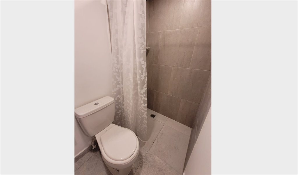 Habitacion en arriendo en Calle 44, Bolivariana - Apartaestudio Amoblado-Florida Nueva | CompartoApto - Image 5