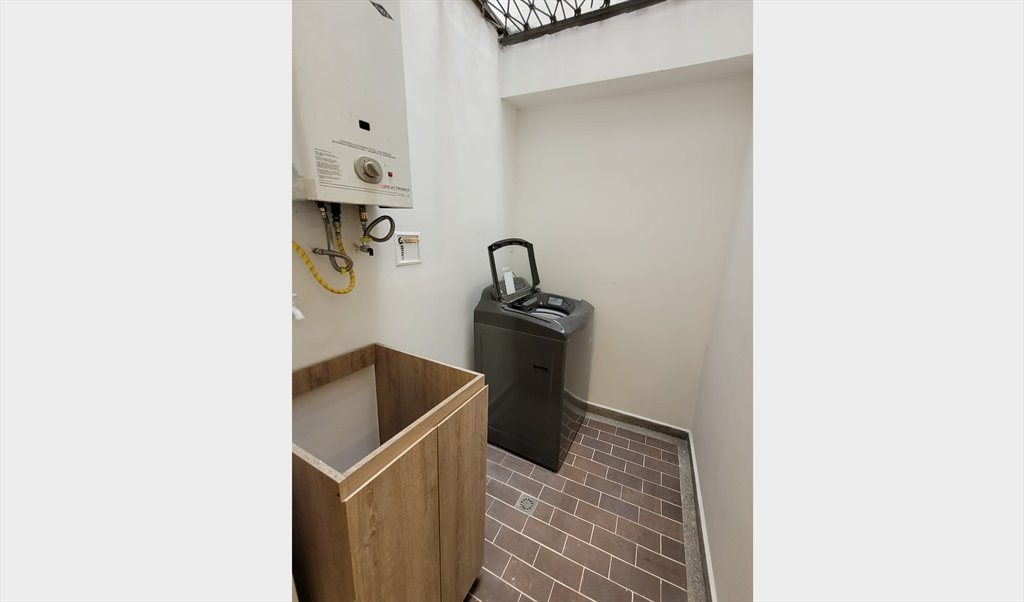 Habitacion en arriendo en Calle 44, Bolivariana - Apartaestudio Amoblado-Florida Nueva | CompartoApto - Image 6