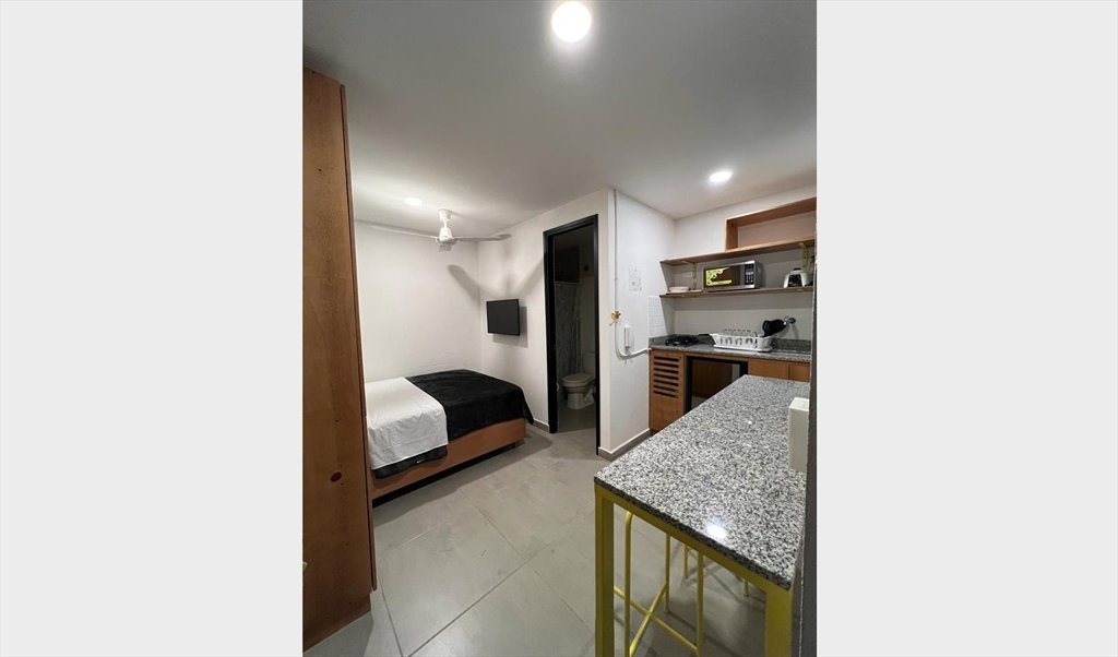 Habitacion en arriendo en Carrera 48, Prado - Apartaestudio Amoblado-Prado Centro | CompartoApto - Image 2