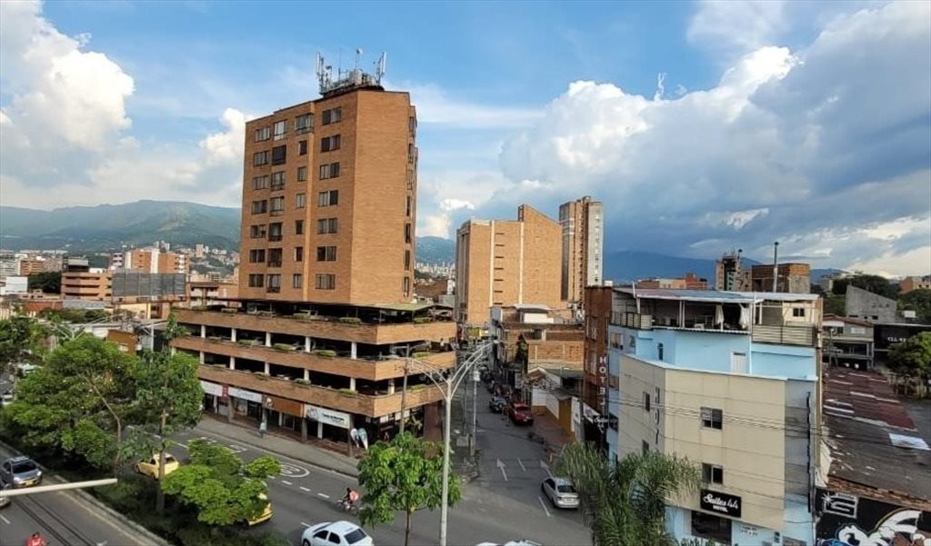 Habitacion en arriendo en Calle 44, Florida Nueva - Apartaestudio Amoblado- Laureles Estadio | CompartoApto - Image 2