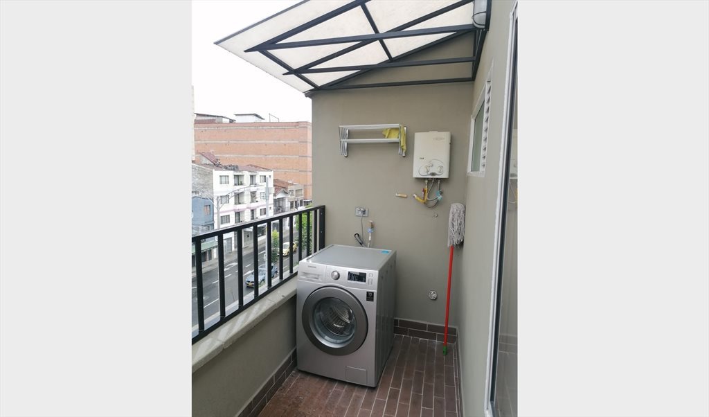 Habitacion en arriendo en Calle 44, Florida Nueva - Apartaestudio Amoblado- Laureles Estadio | CompartoApto - Image 4