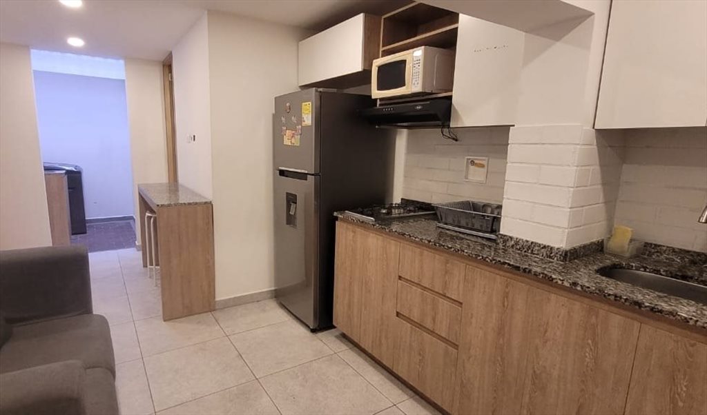 Habitacion en arriendo en Calle 44, Florida Nueva - Apartaestudio Amoblado-Laureles Estadio | CompartoApto - Image 2