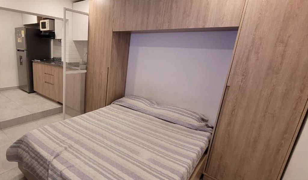 Habitacion en arriendo en Calle 44, Florida Nueva - Apartaestudio Amoblado-Laureles Estadio | CompartoApto - Image 3