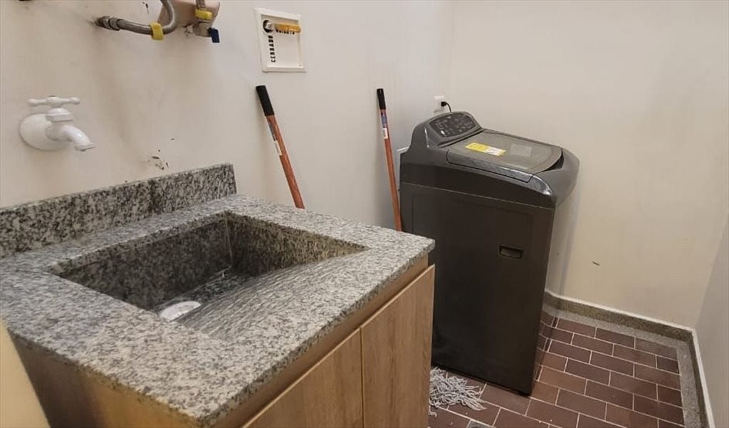 Habitacion en arriendo en Calle 44, Florida Nueva - Apartaestudio Amoblado-Laureles Estadio | CompartoApto - Image 4