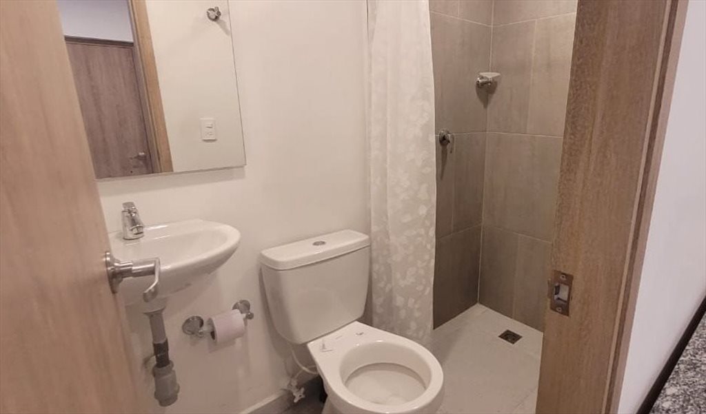 Habitacion en arriendo en Calle 44, Florida Nueva - Apartaestudio Amoblado-Laureles Estadio | CompartoApto - Image 5