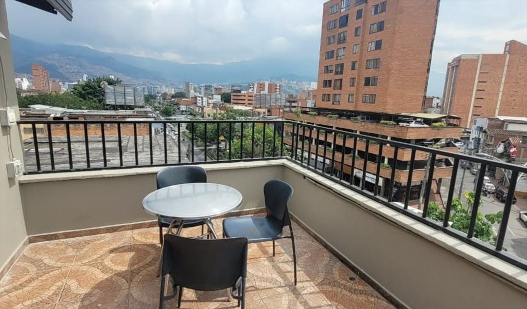 Habitacion en arriendo en Calle 44, Florida Nueva - Apartaestudio Amoblado-Laureles Estadio | CompartoApto - Image 2