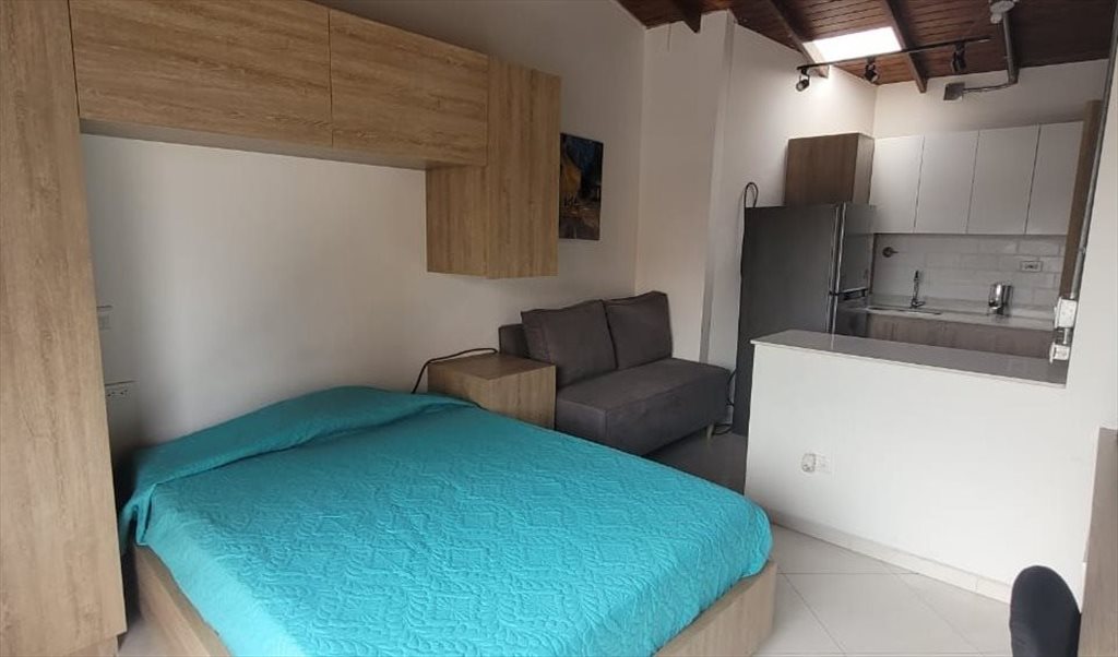 Habitacion en arriendo en Calle 44, Florida Nueva - Apartaestudio Amoblado-Laureles Estadio | CompartoApto - Image 3