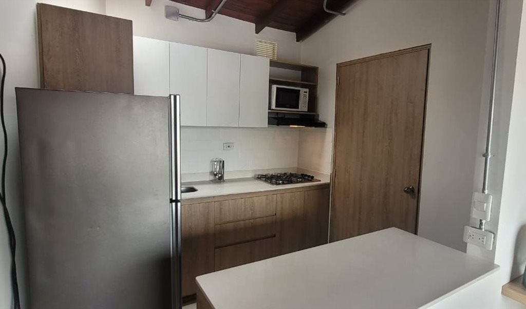 Habitacion en arriendo en Calle 44, Florida Nueva - Apartaestudio Amoblado-Laureles Estadio | CompartoApto - Image 6