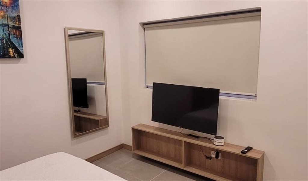 Habitacion en arriendo en Carrera 70, Florida Nueva - Apartaestudio Amoblado- Laureles Estadio | CompartoApto - Image 2