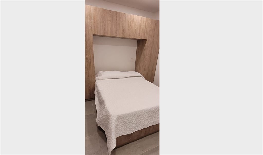 Habitacion en arriendo en Carrera 70, Florida Nueva - Apartaestudio Amoblado- Laureles Estadio | CompartoApto - Image 3