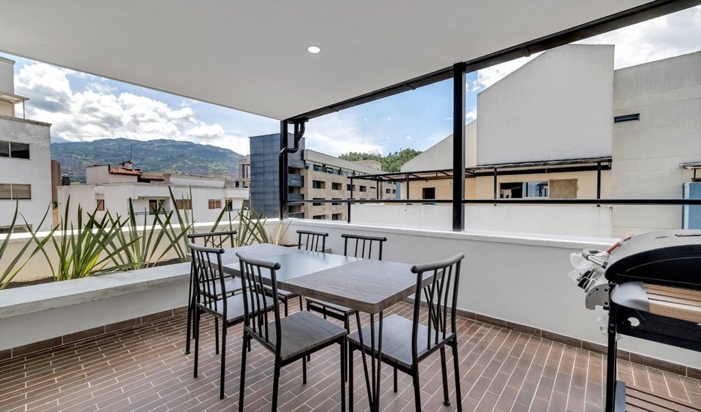 Habitacion en arriendo en Calle 67A, Carlos Eugenio Restrepo - Penthouse Amoblado-Laureles Estadio | CompartoApto - Image 2