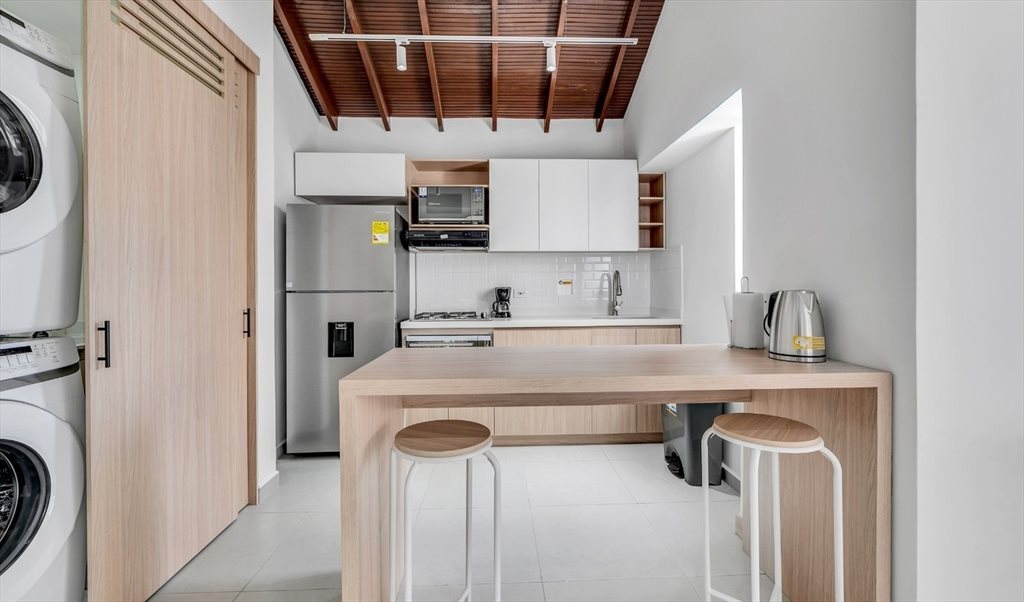 Habitacion en arriendo en Calle 67A, Carlos Eugenio Restrepo - Penthouse Amoblado-Laureles Estadio | CompartoApto - Image 3