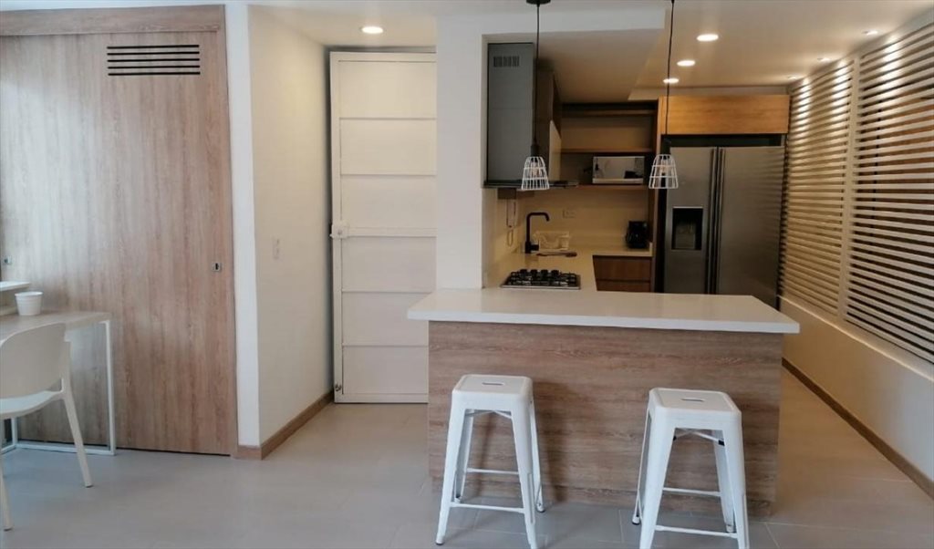 Habitacion en arriendo en Carrera 83, La Castellana - Apartaestudio en Arriendo- Belén Cerca de Los Molinos | CompartoApto - Image 2