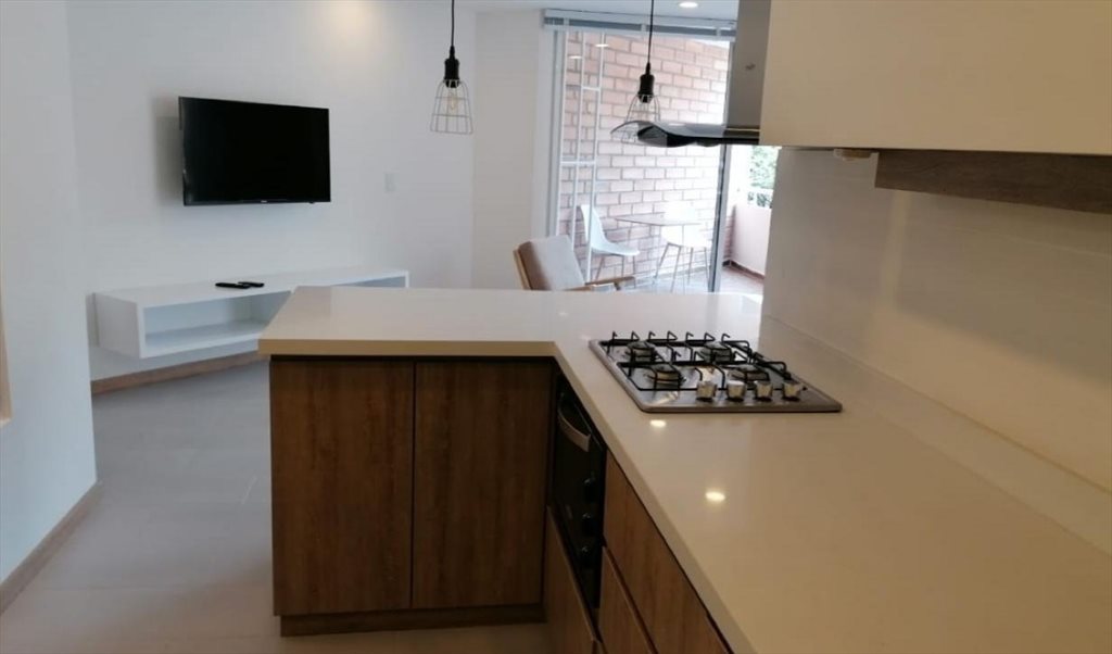 Habitacion en arriendo en Carrera 83, La Castellana - Apartaestudio en Arriendo- Belén Cerca de Los Molinos | CompartoApto - Image 4