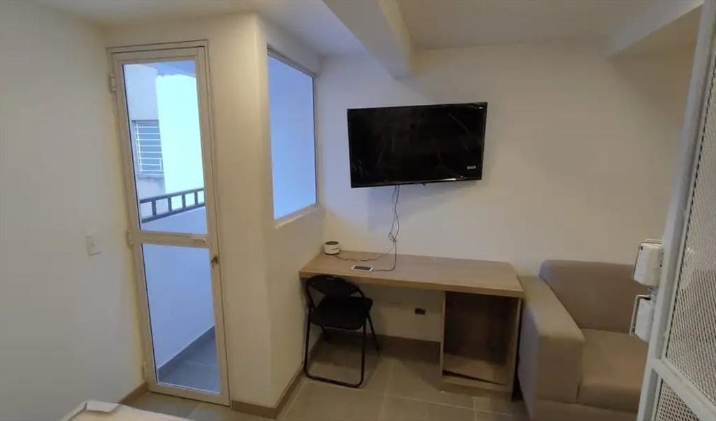 Habitacion en arriendo en Calle 44, Florida Nueva - Apartaestudio Amoblado en Arriendo en Laureles Estadio | CompartoApto - Image 7