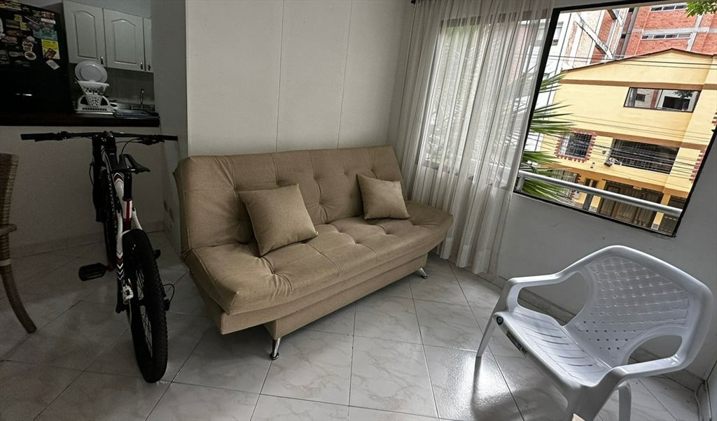 Habitacion en arriendo en UN Medellín, Medellín - HABITACIÓN CON BAÑO PRIVADO DISPONIBLE, A UNOS PASOS DE LA ESTACION FLORESTA, BARRIO LAURELES ESTADI | CompartoApto - Image 2