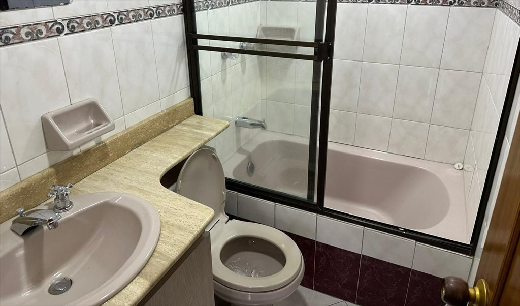 Habitacion en arriendo en UN Medellín, Medellín - HABITACIÓN CON BAÑO PRIVADO DISPONIBLE, A UNOS PASOS DE LA ESTACION FLORESTA, BARRIO LAURELES ESTADI | CompartoApto - Image 2