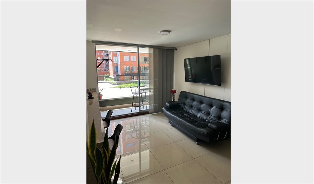 Habitacion en arriendo en Carrera 44, Villa Carlota - Habitación privada en Ciudad del Río - Poblado. | CompartoApto - Image 3