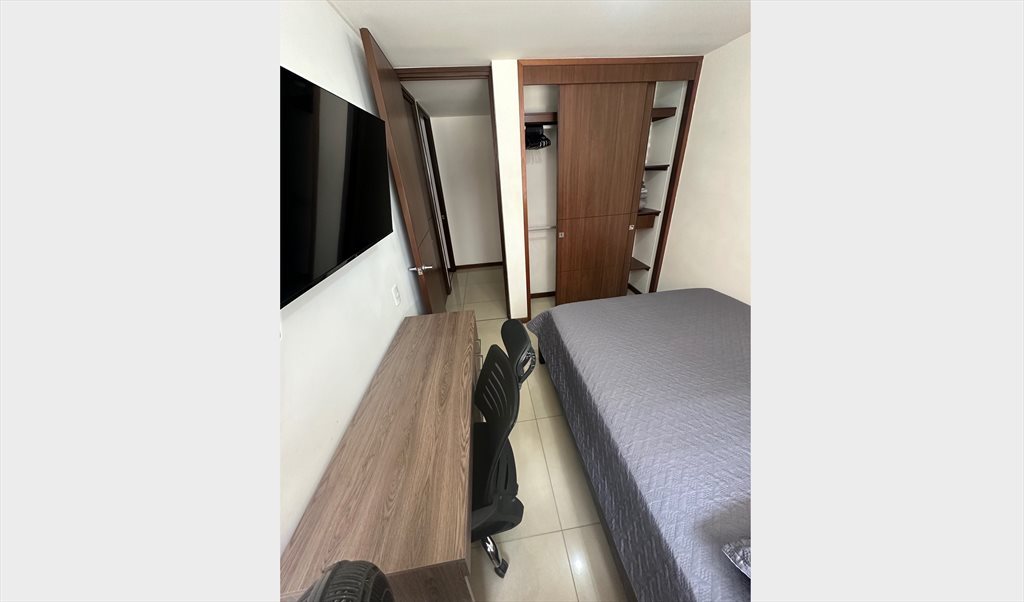 Habitacion en arriendo en Carrera 44, Villa Carlota - Habitación privada en Ciudad del Río - Poblado. | CompartoApto - Image 4