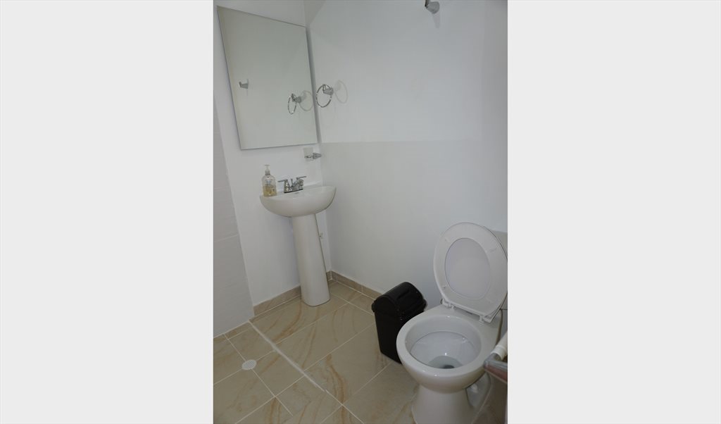 Habitacion en arriendo en Carrera 87, Floresta - Casa América | CompartoApto - Image 5