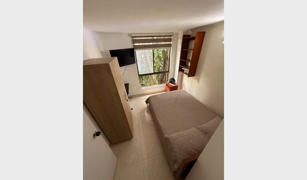 Habitacion en arriendo en Calle 3, Patio Bonito - Habitación en Apto Familiar en Milla de Oro el Poblado | CompartoApto - Image 2