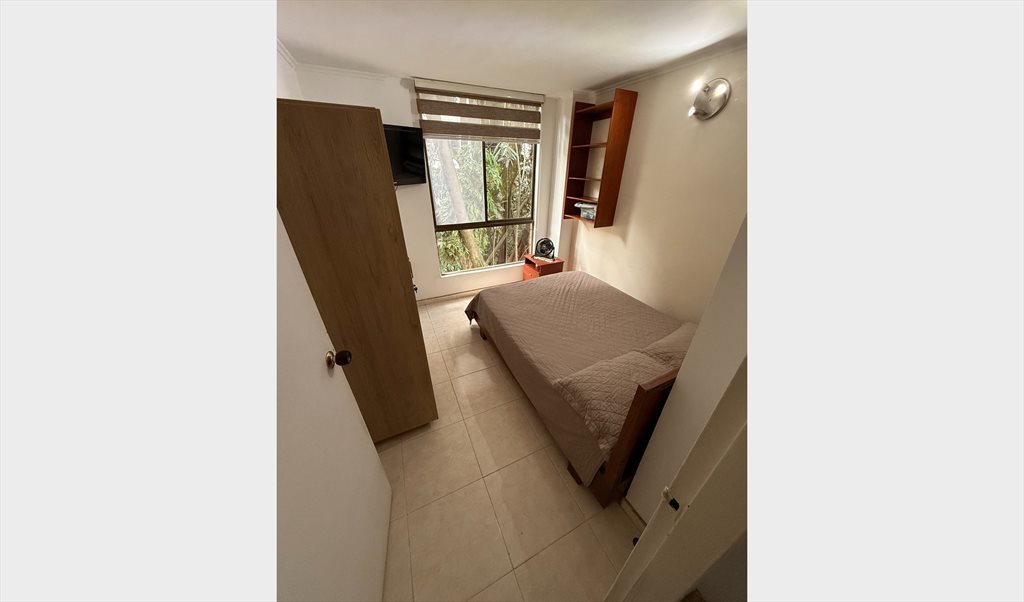 Habitacion en arriendo en Calle 3, Patio Bonito - Habitación en Apto Familiar en Milla de Oro el Poblado | CompartoApto - Image 3