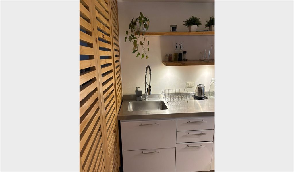 Habitacion en arriendo en Templo Mormón de Bogotá, Chapinero - Habitación amoblada en Chapinero Alto – tranquila, luminosa y con excelente ubicación | CompartoApto - Image 3