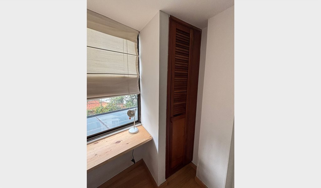 Habitacion en arriendo en Templo Mormón de Bogotá, Chapinero - Habitación amoblada en Chapinero Alto – tranquila, luminosa y con excelente ubicación | CompartoApto - Image 6