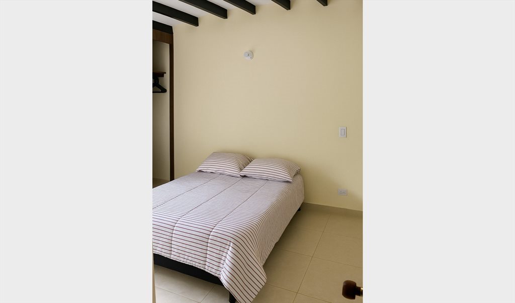Habitacion en arriendo en Carrera 54, Campo Amor - Habitacion con baño privado y parqueadero de moto | CompartoApto - Image 3