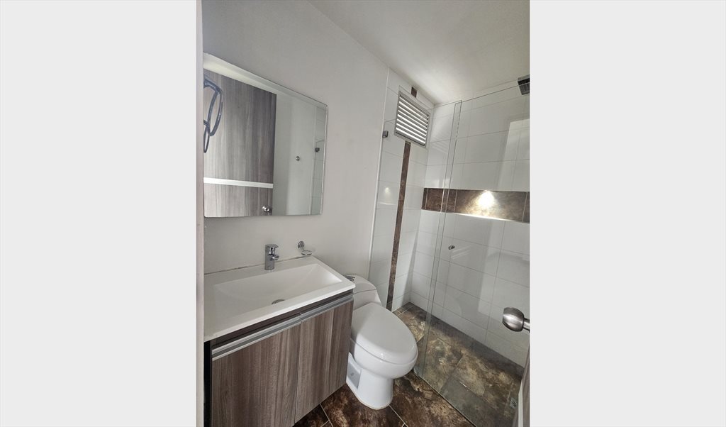 Habitacion en arriendo en Calle 77A Sur, Sabaneta - Habitación con baño privado y parqueadero | CompartoApto - Image 3