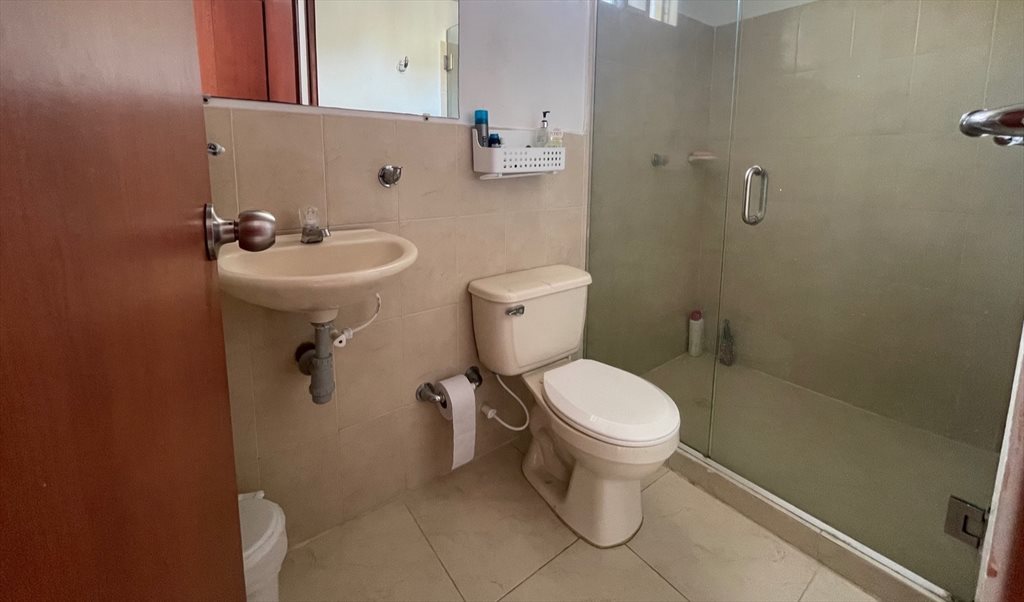 Habitacion en arriendo en Carrera 71, Villa Carolina - Habitación cerca Buenavista | CompartoApto - Image 2