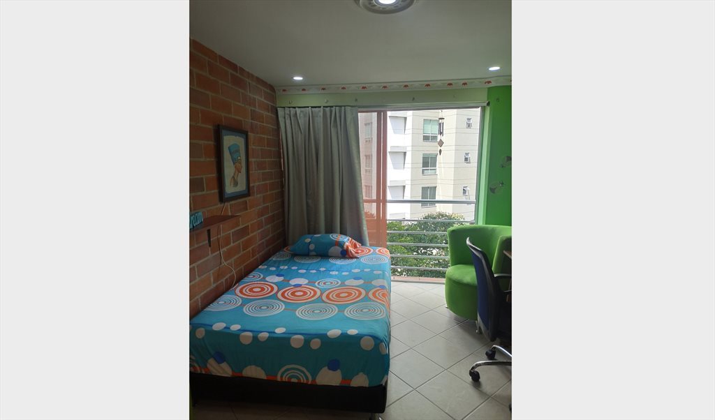 Habitacion en arriendo en Diagonal 47A, Santa María de los Ángeles - Habitación confortable, luminosa, lugar tranquilo. | CompartoApto - Image 2