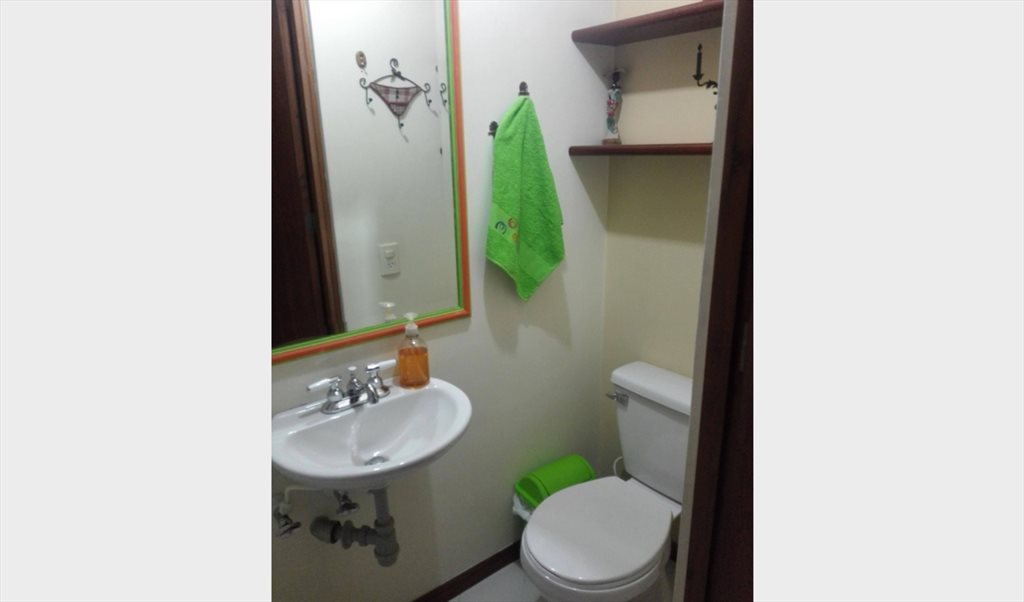 Habitacion en arriendo en Diagonal 47A, Santa María de los Ángeles - Habitación confortable, luminosa, lugar tranquilo. | CompartoApto - Image 7