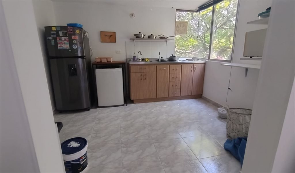 Habitacion en arriendo en Calle 54, Carlos Eugenio Restrepo - Apartaestudio en Carlos E. Restrepo | CompartoApto - Image 3