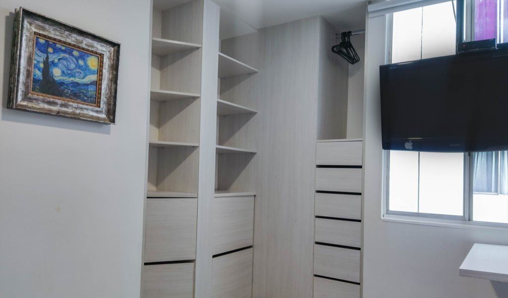 Habitacion en arriendo en Avenida Carrera 13, Samper - Habitación amoblada en el Centro Internacional – Bogotá | CompartoApto - Image 3