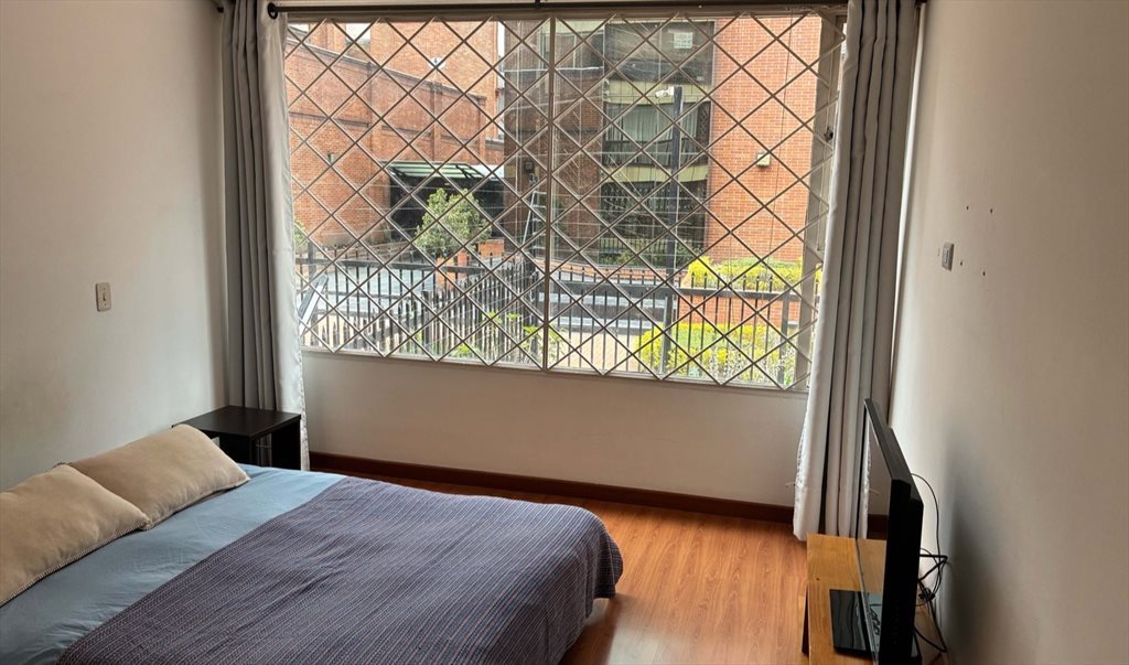 Habitacion en arriendo en Transversal 18A, Chico Norte Iii - Habitación principal con baño privado en apartamento amplio y luminoso | CompartoApto - Image 3