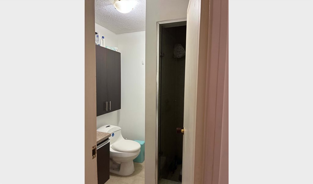 Habitacion en arriendo en Transversal 18A, Chico Norte Iii - Habitación principal con baño privado en apartamento amplio y luminoso | CompartoApto - Image 6